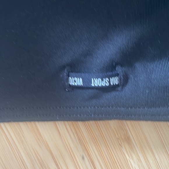 Capri Victoria secret black leggings - Picture 4 of 4